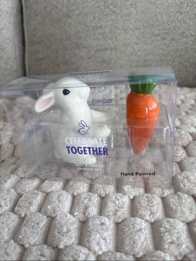 Kohl's White Bunny and Orange Carrot Salt & Pepper Shaker Set